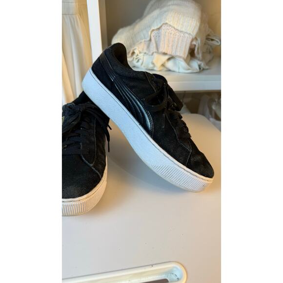 Puma Black suede low top tennis shoes, women’s 9 1/2. Classic S0418 - Picture 3 of 12